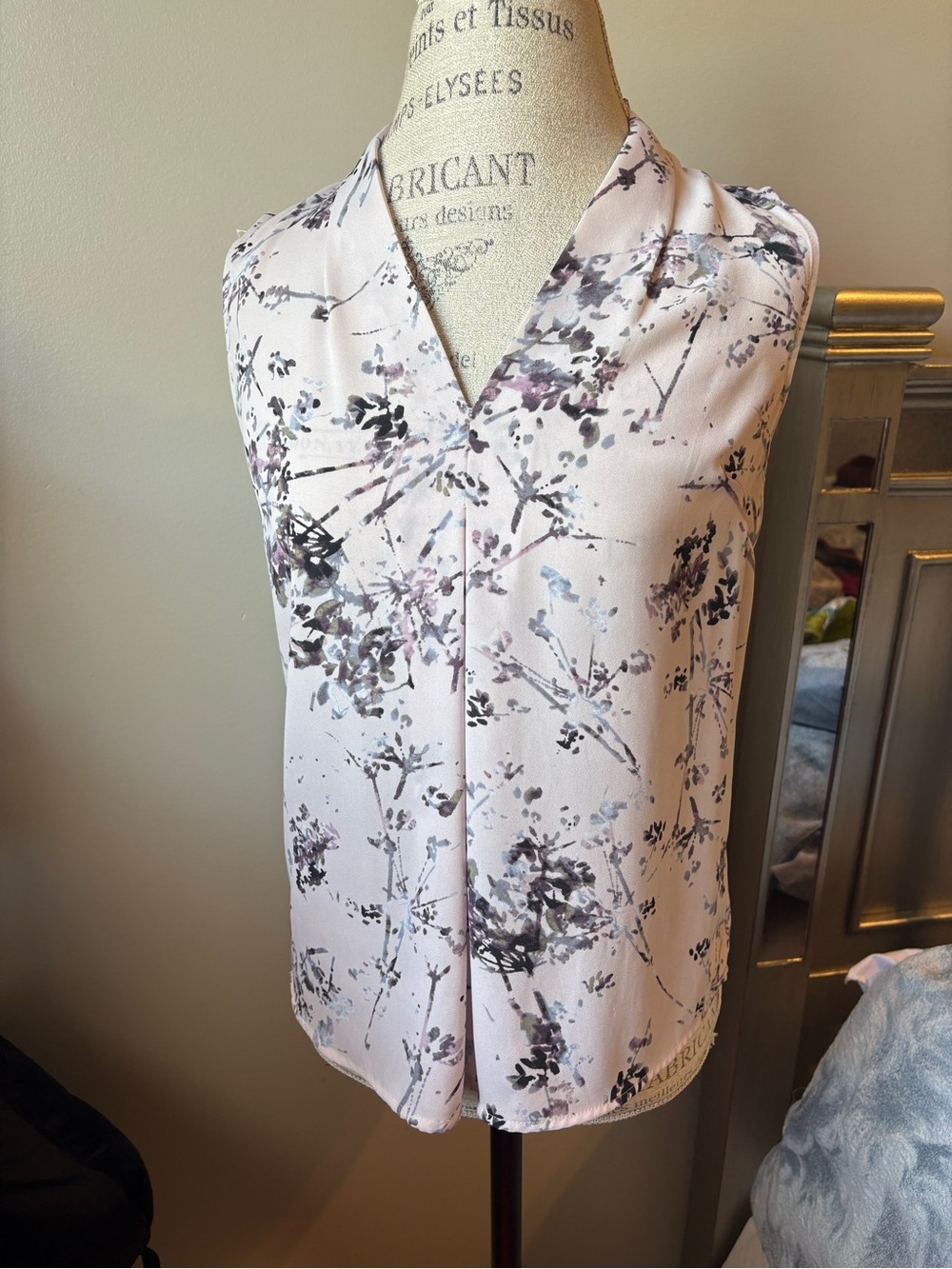 Bar III Lavendar Sleeveless Floral V-Neck Blouse